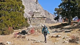 Buddhistische Stupa beim Trekking, Annapurna Umrundung