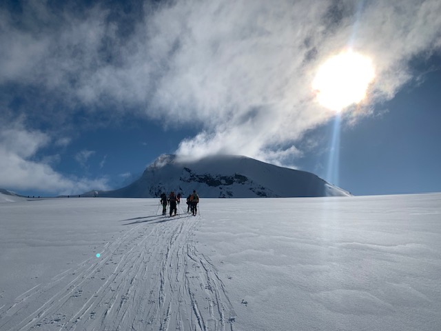 Aufstieg unter der arktischen Sonne